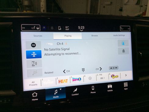 Used 2024 Chrysler Pacifica Touring-L image 28