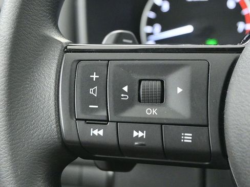 Used 2021 Nissan Rogue SV image 18