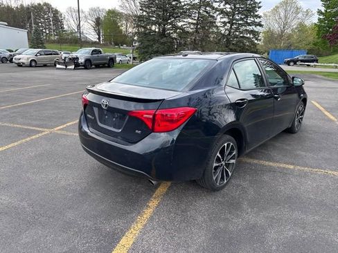 Used 2018 Toyota Corolla SE w/ SE Premium Package FWD image 3