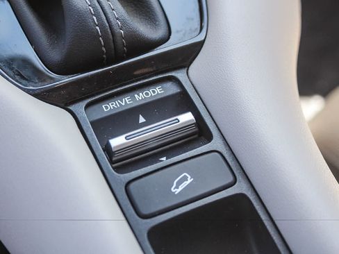 Used 2024 Honda HR-V LX image 33