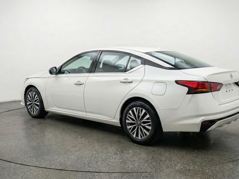 Used 2025 Nissan Altima 2.5 SV FWD image 6