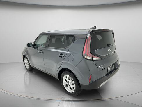 Used 2025 Kia Soul LX w/ LX Technology Package FWD image 4