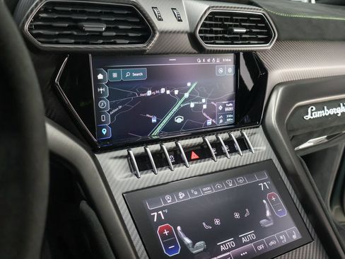 Used 2024 Lamborghini Urus Performante AWD/4WD image 30