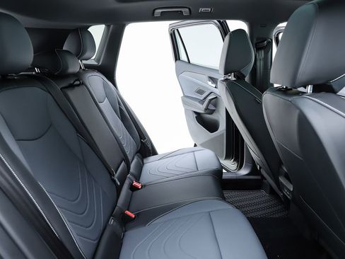 New 2026 Volkswagen Tiguan SE R-Line image 38