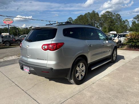 Used 2011 Chevrolet Traverse LT w/ LPO, 'HIT The Road' Package FWD image 5