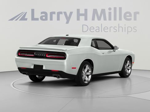 Used 2015 Dodge Challenger R/T w/ Quick Order Package 28B R/T RWD image 4