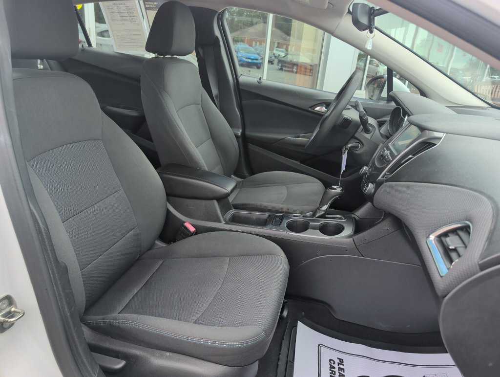 Used 2018 Chevrolet Cruze LT FWD image 20
