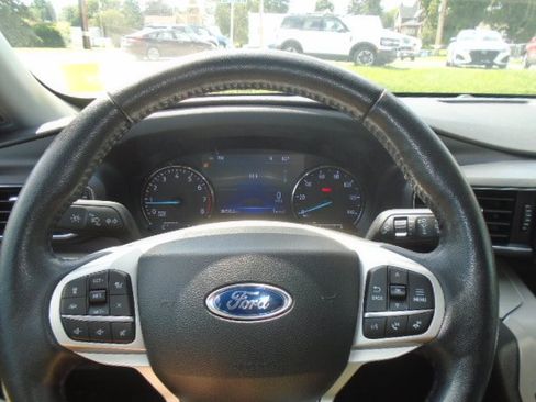 Used 2023 Ford Explorer XLT w/ Equipment Group 202A AWD/4WD image 18