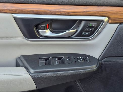 Used 2018 Honda CR-V Touring image 10
