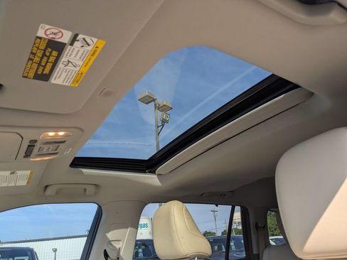 Used 2021 Toyota Highlander XLE AWD/4WD image 20