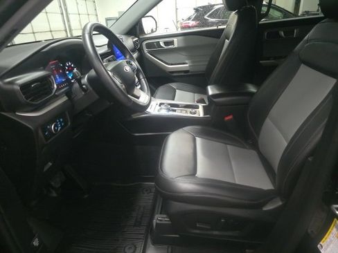 Used 2023 Ford Explorer XLT w/ Equipment Group 202A image 17