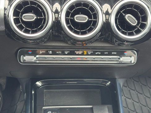 Used 2021 Mercedes-Benz GLB 250 4MATIC image 23