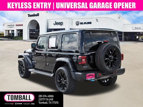 Used 2023 Jeep Wrangler Unlimited Sahara AWD/4WD image 5