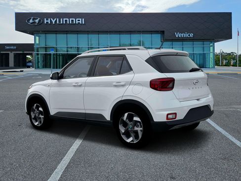 New 2026 Hyundai Venue SEL FWD image 4