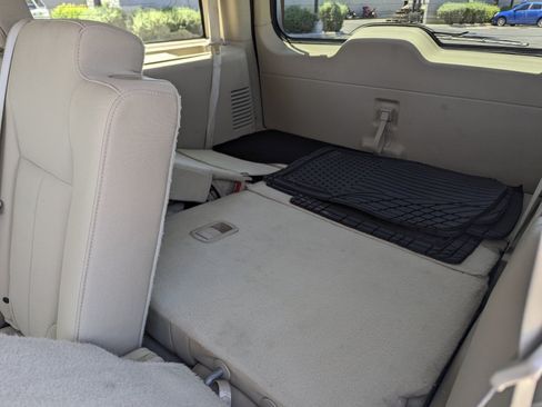 Used 2016 Ford Expedition XLT RWD image 9