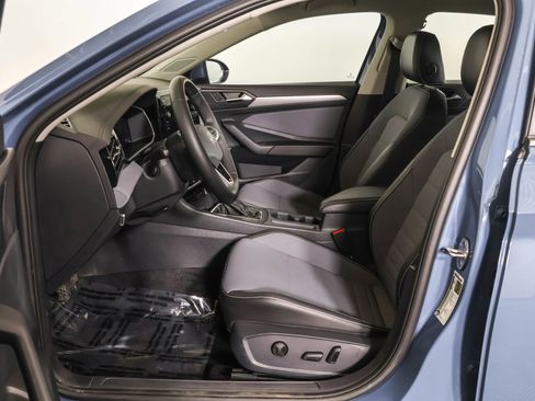 Used 2025 Volkswagen Jetta SE w/ Black Wheel Package image 7