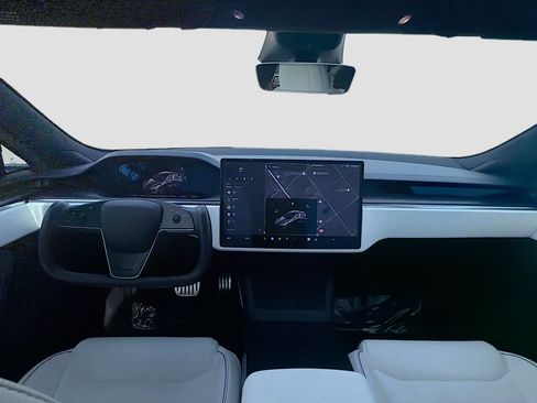 Used 2022 Tesla Model S Plaid image 17