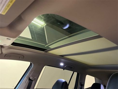 Certified 2025 Volkswagen Atlas SE image 23