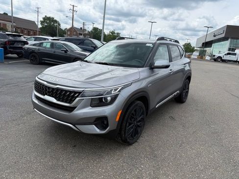 Certified 2022 Kia Seltos Nightfall Edition AWD/4WD image 3