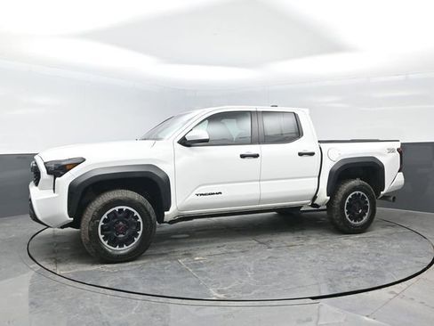 Used 2024 Toyota Tacoma TRD Off-Road AWD/4WD image 4