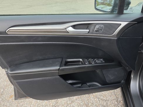 Used 2020 Ford Fusion SEL image 34