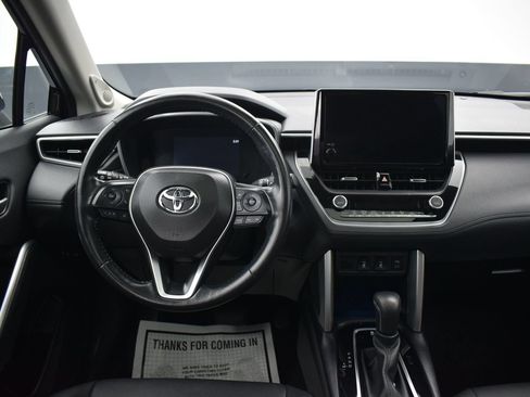 Used 2023 Toyota Corolla Cross XLE w/ Convenience Package AWD/4WD image 15