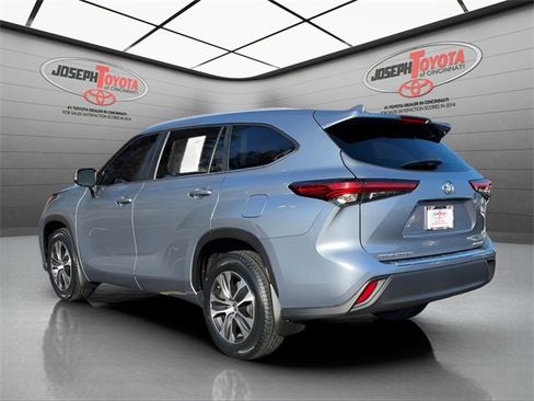 Certified 2023 Toyota Highlander XLE image 11