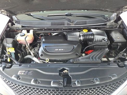 Used 2017 Chrysler Pacifica LX image 60