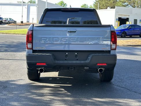 Used 2025 Honda Ridgeline Sport image 10