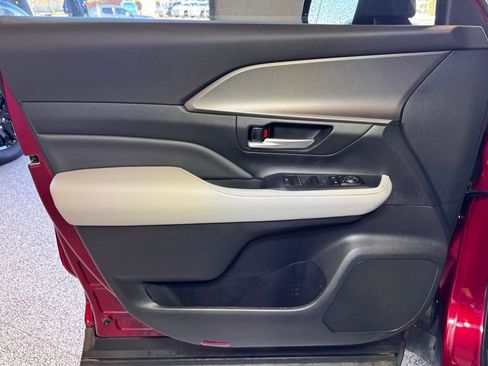 Used 2024 Toyota Grand Highlander XLE image 21