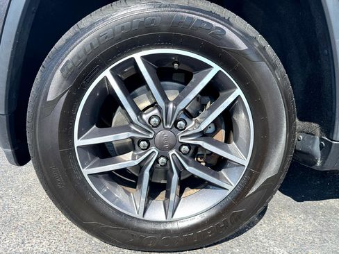 Used 2019 Jeep Grand Cherokee Limited image 24