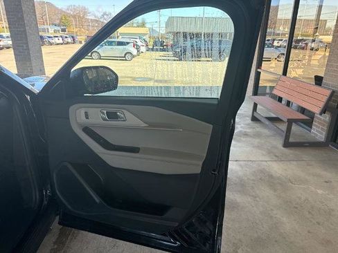 Certified 2025 Ford Explorer Active w/ Active Comfort Package image 22