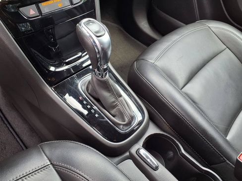 Used 2020 Buick Encore Essence FWD image 22