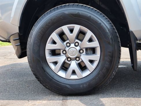 Used 2019 Toyota Tacoma SR5 AWD/4WD image 64