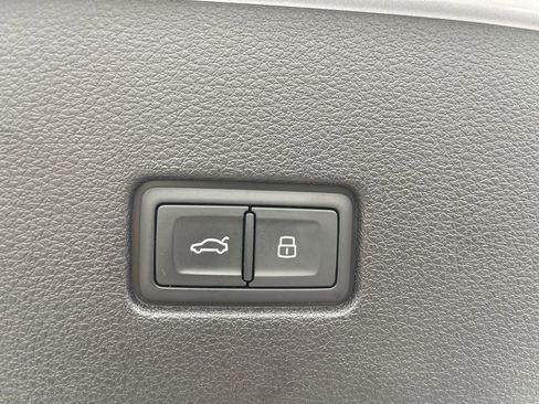 Used 2022 Audi Q8 Premium Plus image 15