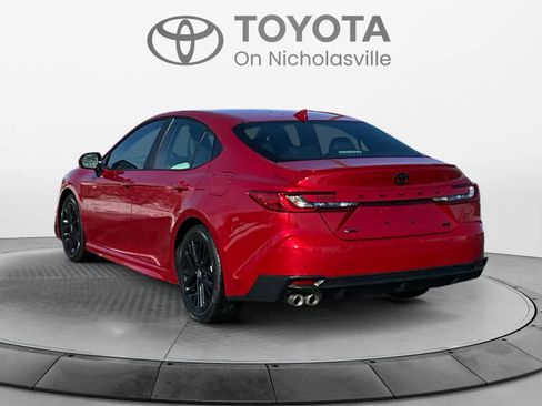Used 2025 Toyota Camry SE image 4