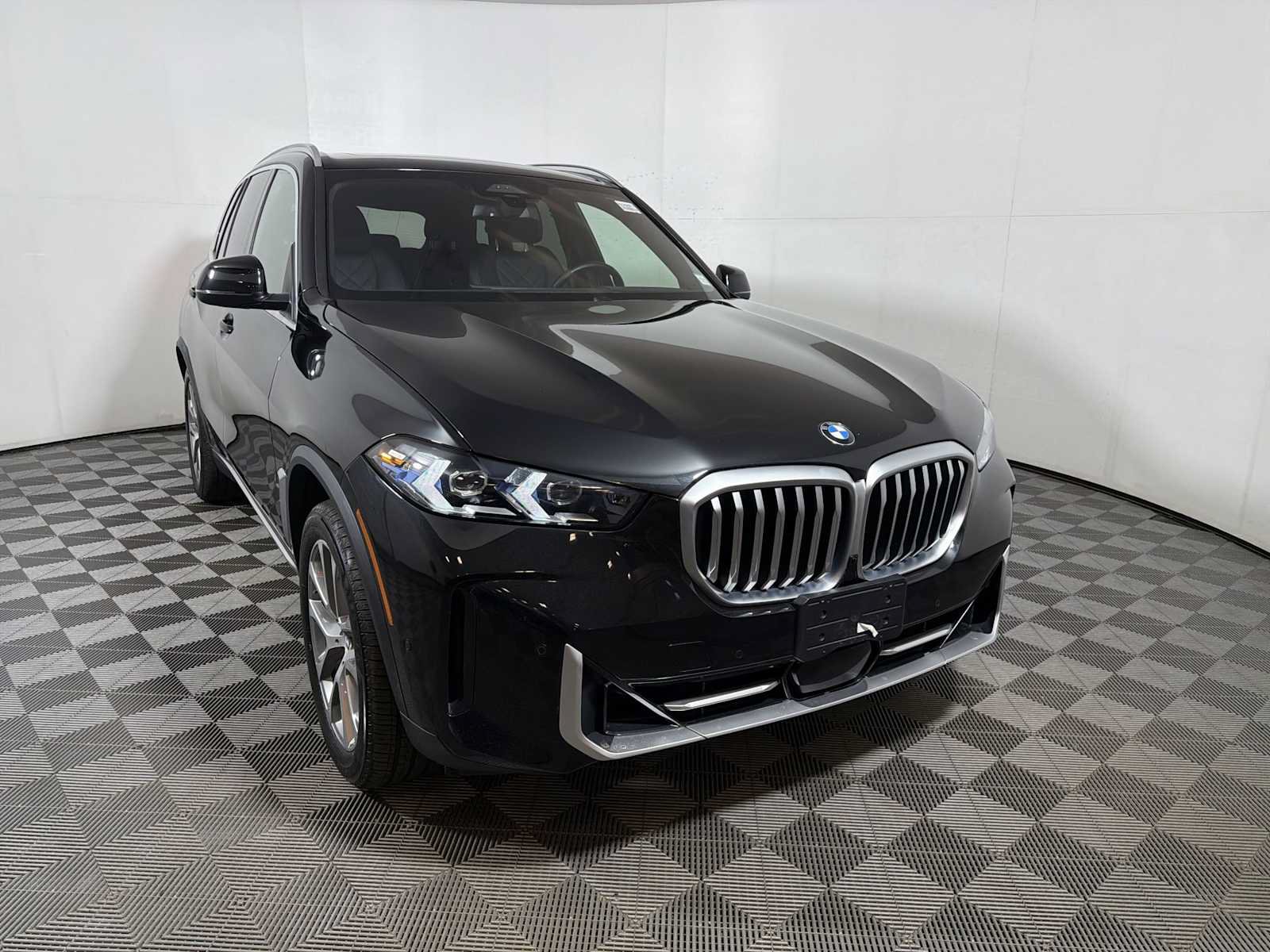 Used 2024 BMW X5 xDrive40i w/ Premium Package AWD/4WD image 2