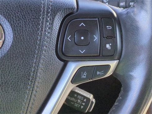 Used 2018 Toyota Highlander Limited Platinum image 26