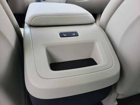 Used 2023 Volvo XC60 B5 Plus w/ Climate Package image 16