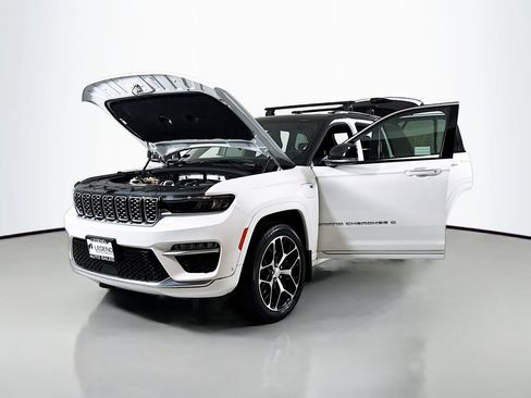 Used 2022 Jeep Grand Cherokee Summit AWD/4WD image 24