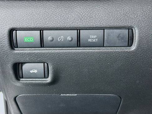 Used 2023 Nissan Sentra SV w/ SV Premium Package FWD image 16