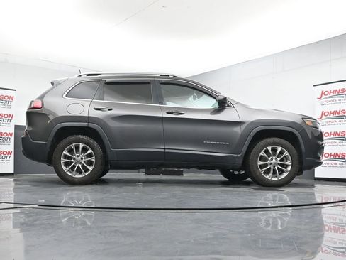 Used 2019 Jeep Cherokee Latitude Plus w/ Comfort/Convenience Group AWD/4WD image 38