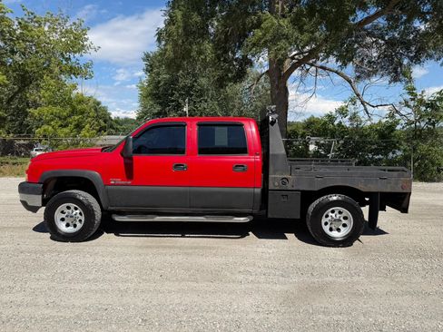 Used 2006 Chevrolet Silverado 2500 LT w/ Onstar Plus Package AWD/4WD image 8