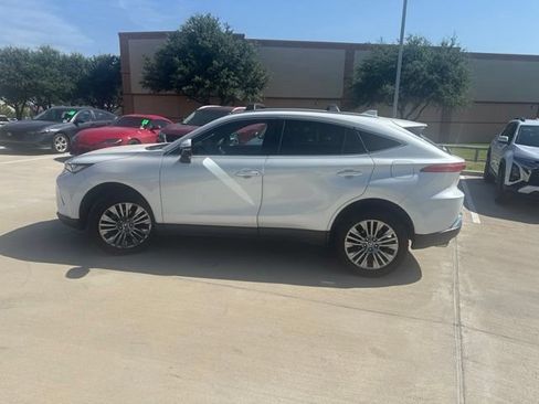 Used 2023 Toyota Venza XLE AWD/4WD image 6