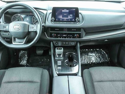 Used 2025 Nissan Rogue SV FWD image 16