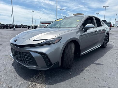 Used 2026 Toyota Camry SE AWD/4WD image 4