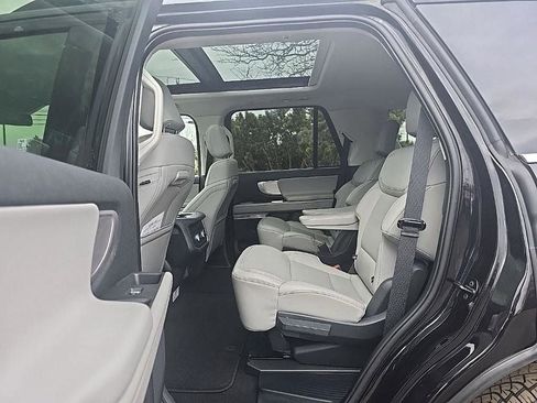 Used 2025 Ford Expedition Active image 28