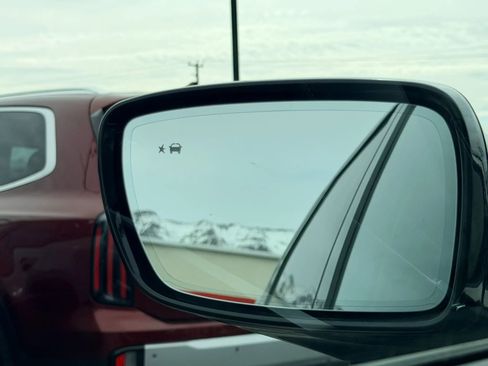 Used 2024 Buick Enclave Essence w/ Sport Touring Edition image 17