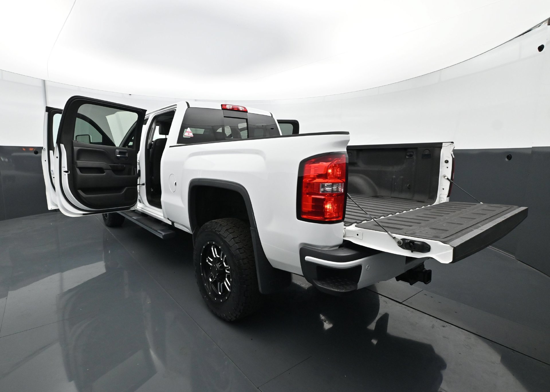 Used 2016 GMC Sierra 2500 Denali w/ Driver Alert Package AWD/4WD image 34