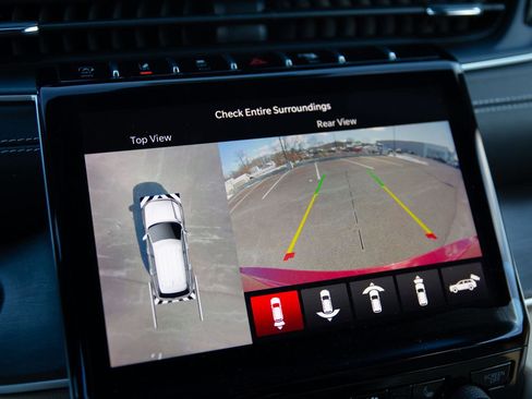 Used 2023 Jeep Grand Cherokee Limited w/ Luxury Tech Group II image 11